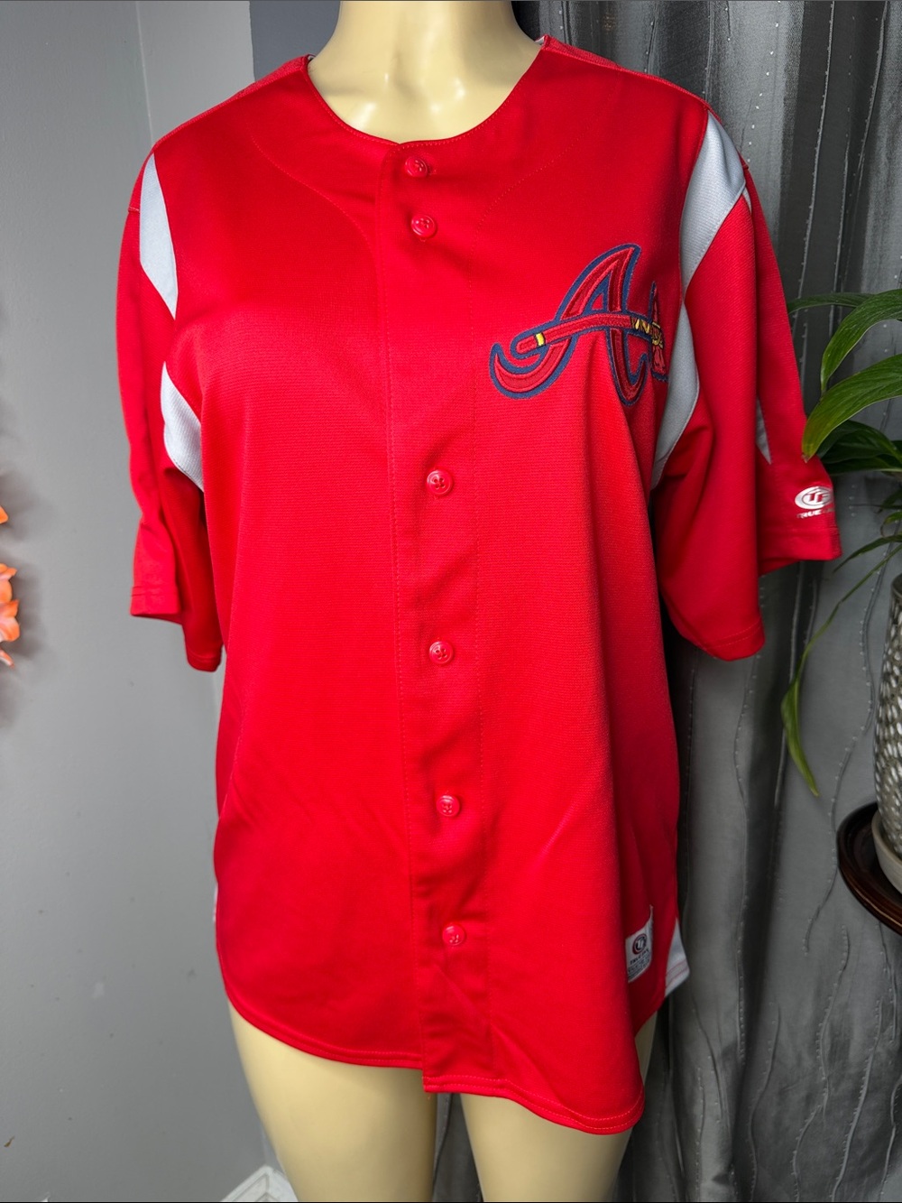 True Fan Women’s Atlanta Braves Red Button-Up Jersey Sz M